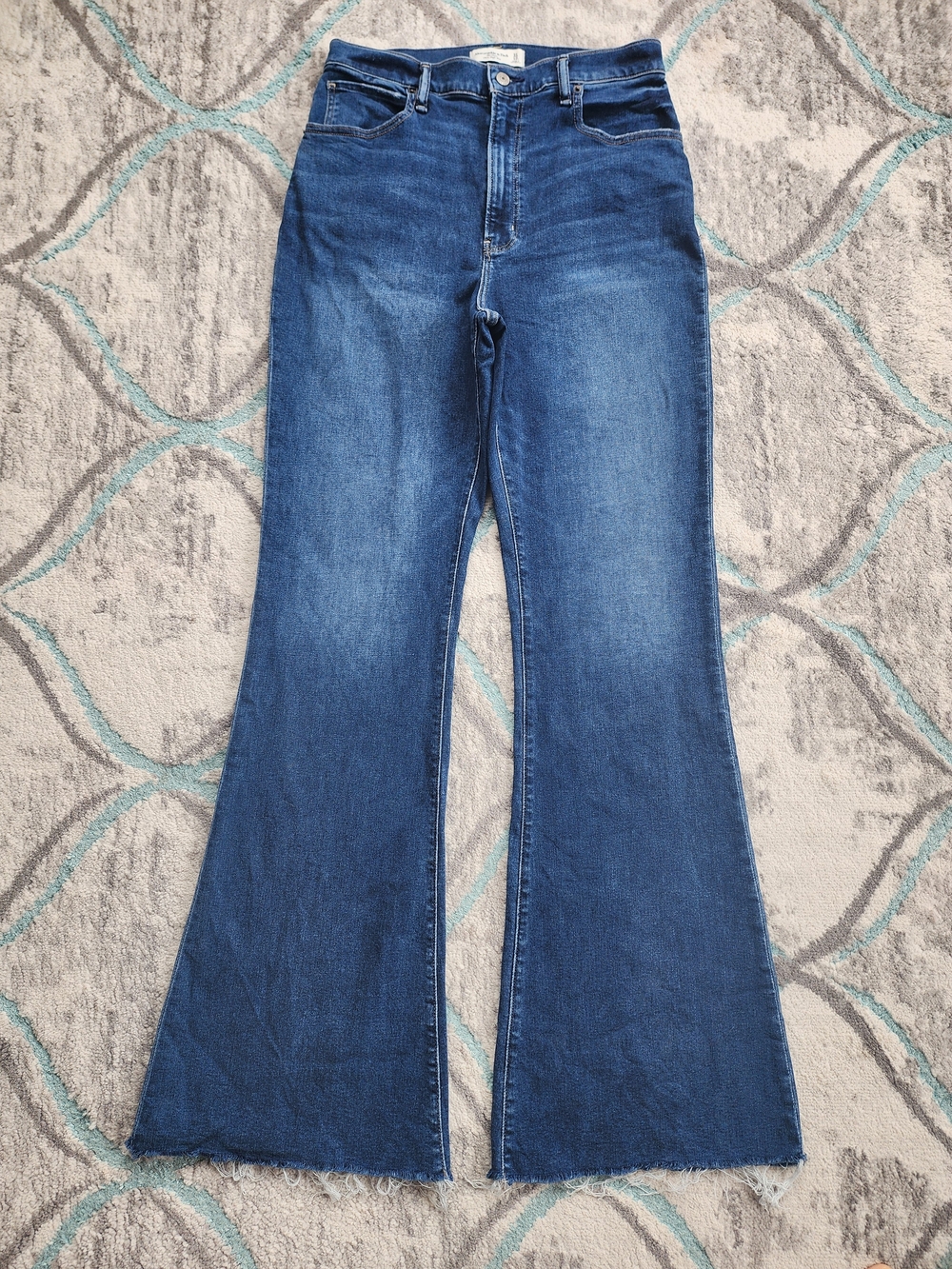 Abercrombie Curve Love Ultra High Rise Flare Jeans 31/12L Long